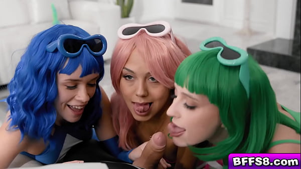 Laney Grey Bianca Bangs y Khloe Kingsley quieren la polla de Elias Cash a cambio de no decirle a Zordon que no las ayudó