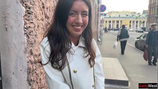 她等不及了，第一次约会就和那个男人发生了性关系