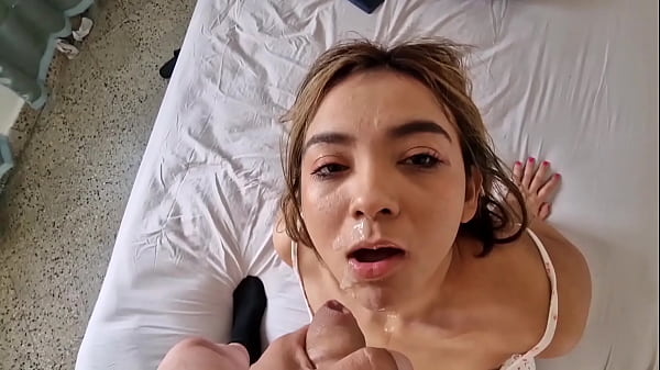 Mi piace vedere un bel cazzo davanti a me che lo succhia