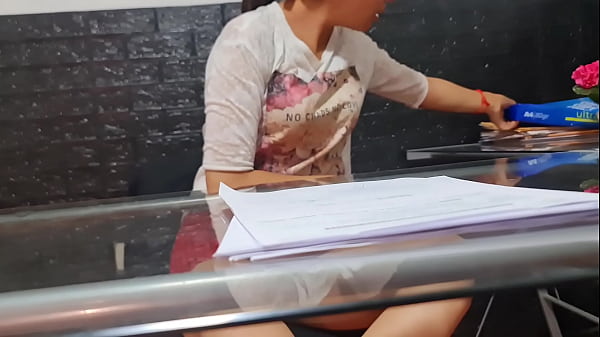 arriesgada cámara espía secretaria Nataly de la facultad de letras de la UBA