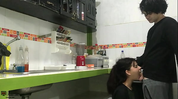 Adolescente mamada realiza vídeo