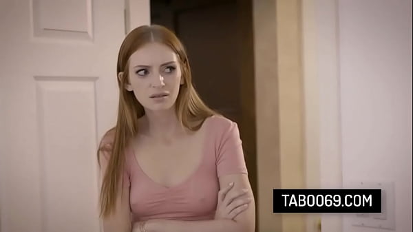 A linda vagabunda adolescente ruiva Maya Kendrick deixou seu vizinho pervertido foder sua buceta apertada