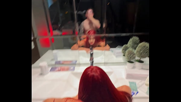 FODENDO A NAMORADA DO MEU MELHOR AMIGO CACHORRO NA FRENTE DO ESPELHO