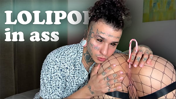 Gioco con una caramella nel culo. Dal culo alla bocca