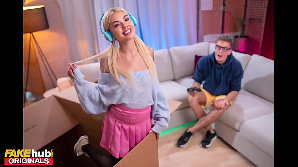 Guarda il video teenager attraente di un'adolescente