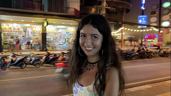 Die ganze Nacht in Anal gefickt und das Mädchen, das ich in einer Bar am Strand abgeholt habe, zum Orgasmus gebracht