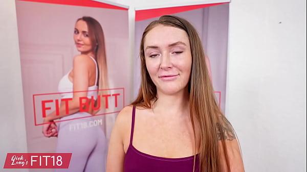 POV lançando amador gordinho com uma bela buceta Chloe Marie em calças de ioga