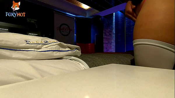 Mi novio me pide ir con el al Hotel mientras mi esposo esta trabajando, y me da una follada deliciosa