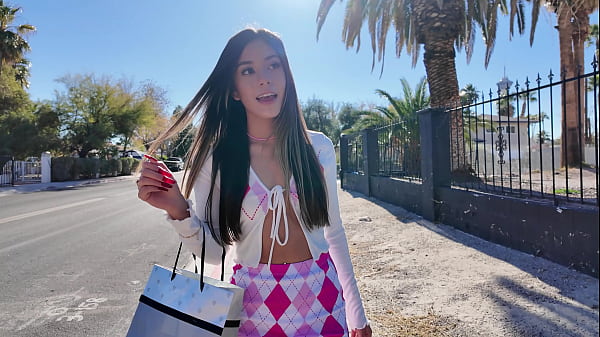 Non vedeva l'ora di dipingermi la faccia sull'autobus