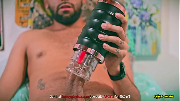 VIDEO COMPLETO GRATIS La prueba del masturbador automático HoneyPlayBox WARRIOR me hizo correrme duro en un orgasmo largo e intenso y después de correrme