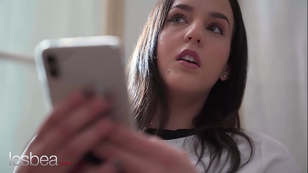 Modelli attraenti della ragazza