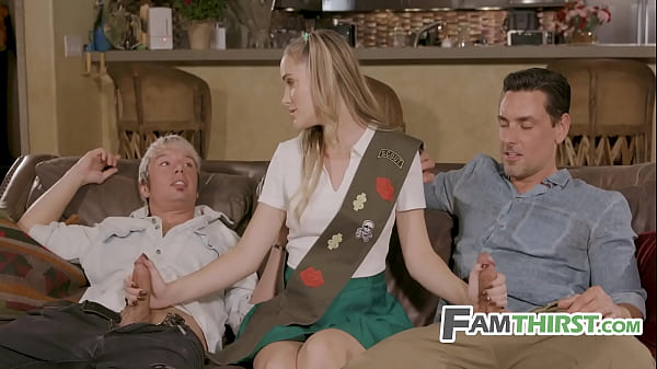 Stiefvater und Stiefbruder erkennen, dass der Teenager viel mehr als nur Kekse verkauft hat - FamThirst