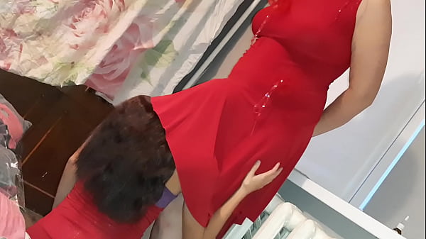 Zwei heterosexuelle Mädchen probierten rechtzeitig die Muschis des anderen – Mädchen fliegen zum Orgasmus