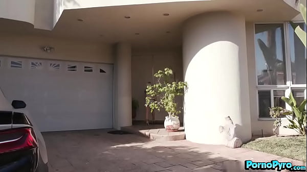 Video di strisce esotiche per adolescenti