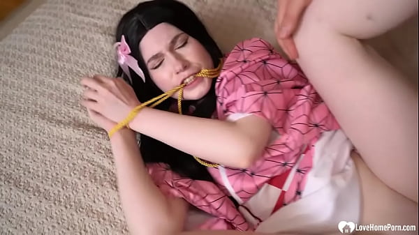 Incredibile teenager calda si mette in mostra