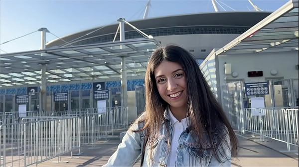 Öffentlicher Agent - Hat einem süßen Mädchen angeboten, Fußballspielerin zu werden