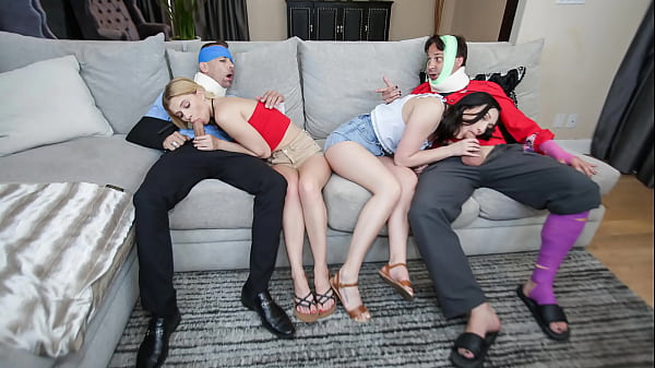 A Megan Hughes y Riley Star les gusta jugar con los padrastros del otro - Daughterlust