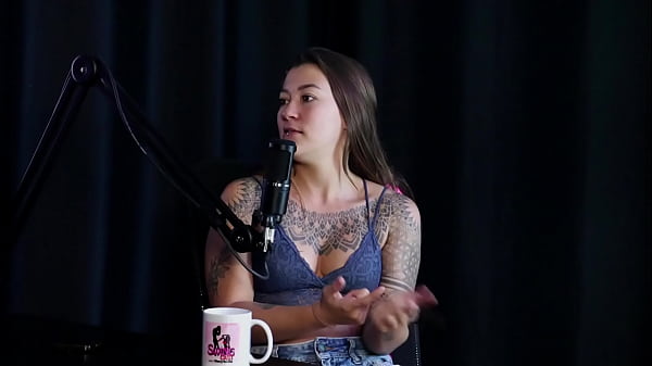 Sie hat einen Freund, der bereit ist, Pornos aufzunehmen, Swingen mag und eingeladen wurde, an der Kreation teilzunehmen – Flor de Damiana (SHEER/RED)