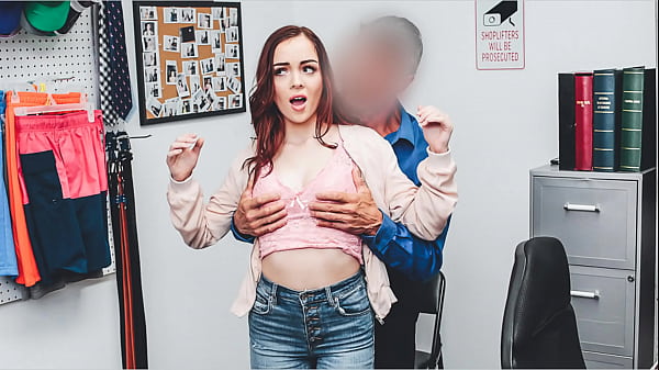 चोरी का सामान लेकर भागने की कोशिश कर रहा किशोर पकड़ा गया - Myshopfuck