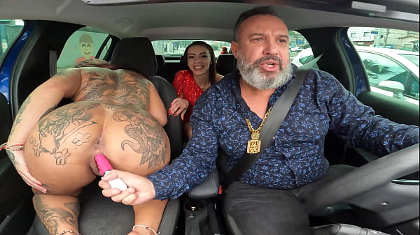 Luizza Saito, por primera vez, pintó el número siete dentro de la atracción, chupó y se sentó.