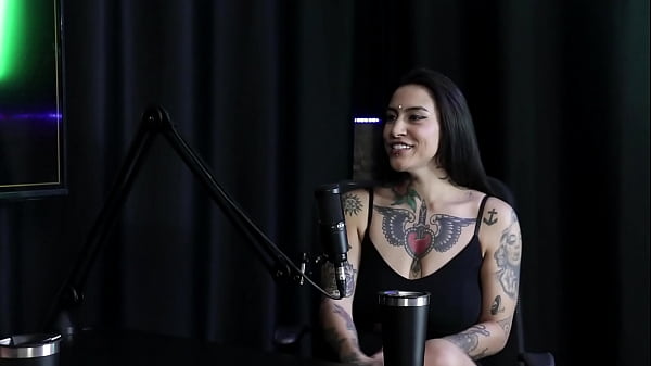 Se burla de casi todos los clientes pero no hace mucha siririca, y dependiendo de la polla, su posición favorita es... - Lexi Mallet (SHEER/RED)