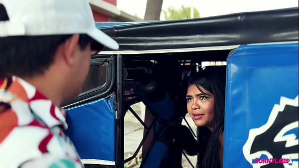 Ich ging auf dem Markt einkaufen und wusste nicht, dass ich nicht das Geld hatte, um das Motorradtaxi zu bezahlen, und dass mir keine andere Wahl blieb, als den Motorradtaxifahrer auf andere Weise zu bezahlen (VOLLSTÄNDIG IM NETZWERK) – Roxy Hot