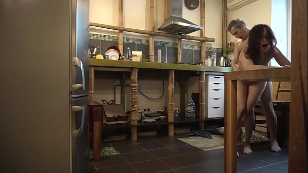 Patrigno fatto in casa scopa con una giovane bruna sottomessa - (Sweet Lady)