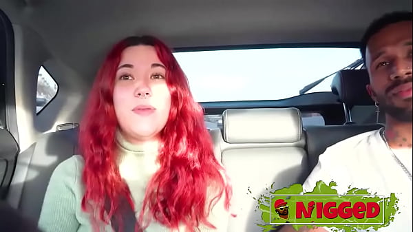 ¡Del avión a tu GRAN POLLA NEGRA! Crow Sniff está recibiendo un TRATAMIENTO ESPESADO