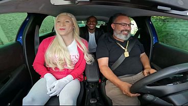 Carona das Branquelas with Tifanny Wilson and Latrell and with the special participation of Elisa Ferraz giving that breastfeed