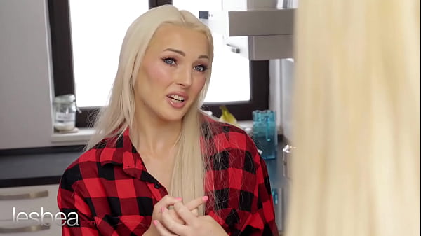 Lesbea Lovita Fate orgasmo lesbico con sforbiciata con la bionda compagna di stanza belga