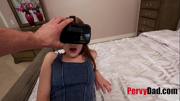 Der Freund der Stieftochter betrügt sie zu einem ahnungslosen Dreier – Lana Smalls, Laney Grey, Mike Mancini