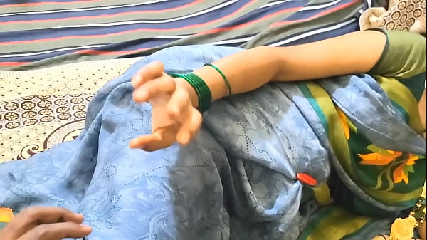 Desi moglie indiana tradisce e scopa con un amico