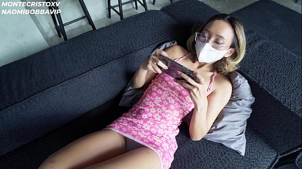 Sexy amateur Teen shows off