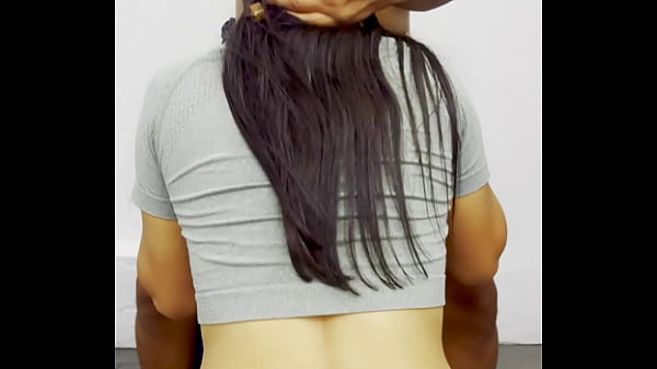 A mi novia le encanta comer mi semen y squirt