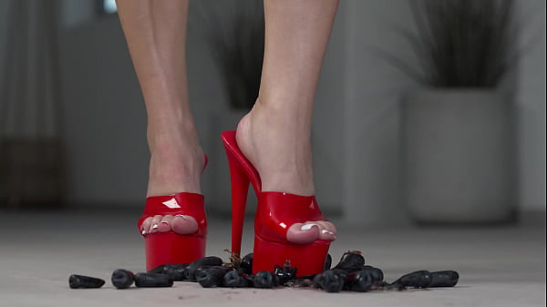 La ragazza sexy si diverte