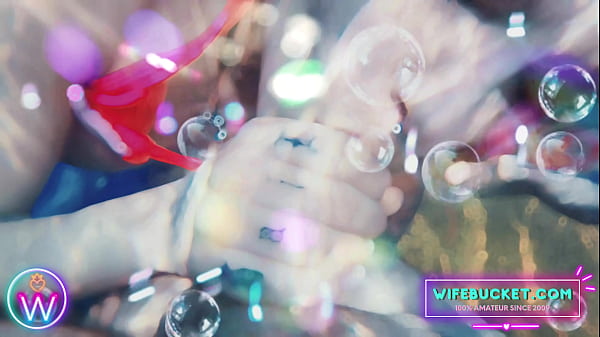 Wifebucket presenta 22 minuti del più bello VERO sesso subacqueo amatoriale fatto in casa