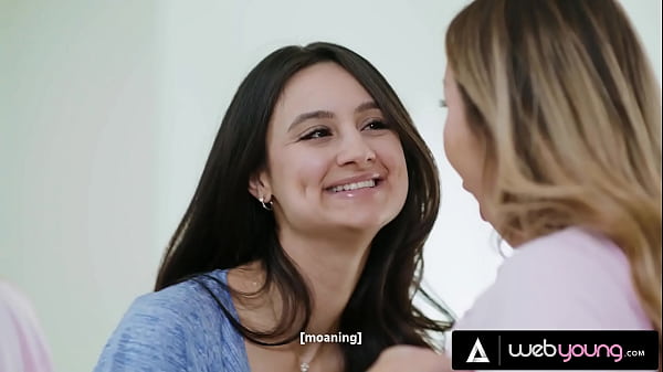 Les filles Eliza Ibarra, Kyler Quinn, Kimmy Kimm et Nicole Doshi s'affrontent pour sucer des tétons et baiser le visage