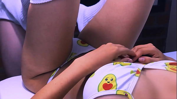 La bella teenager si diverte