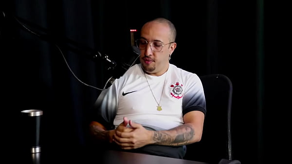 Er hat Männern gedient, hatte eine Freundin im Gefängnis und lernte seine Frau in den sozialen Medien kennen – Thiago Bar&atilde_o (SHEER/RED)