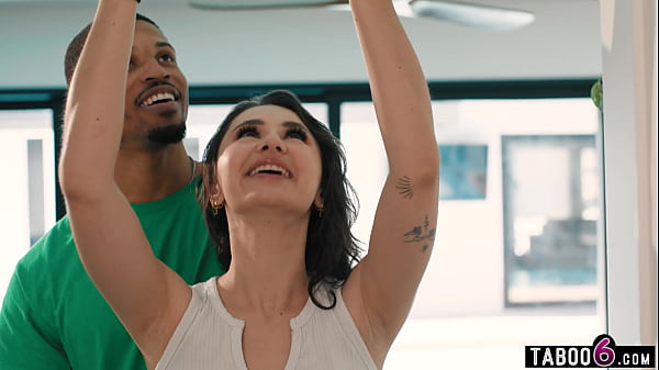 Die Teenagerin Liz Jordan liebt es, von einem BBC in ihre haarige Muschi geknallt zu werden