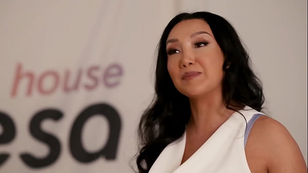 Das hinreißende Babe Vicki Chase nimmt es mit dem harten Schwanz von Dan Damage auf