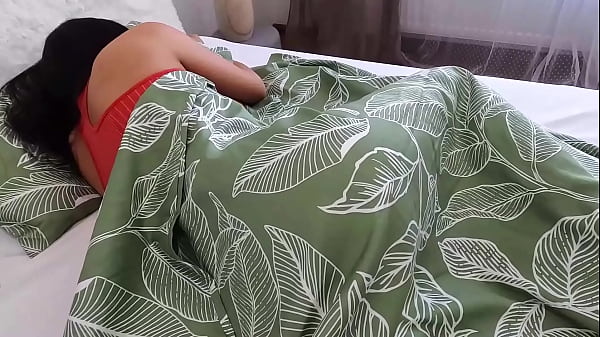 Das Teilen eines Hotelzimmers mit unserer Stiefschwester führte uns zum ersten Mal zu heißem Sex