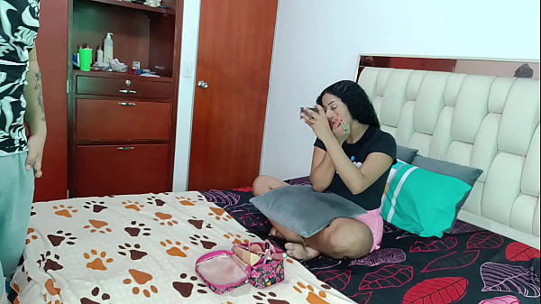 Perverted stepbrother fucks his cute dark-skinned Latina stepsister in the pussy - porn in Spanish