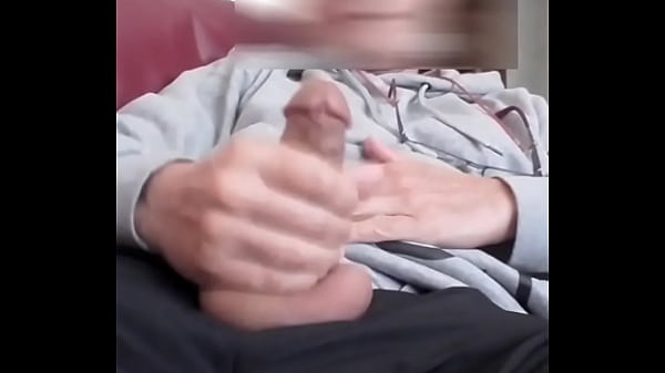 una bella sega dal mio grosso cazzo, una bella eiaculazione cremosa,