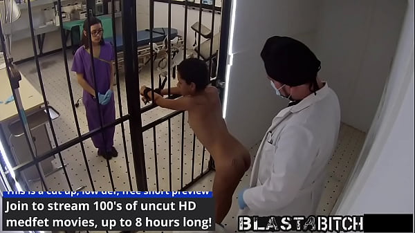 La espalda de Sandra Chappelle recibe un chorro de semen después de una mamada