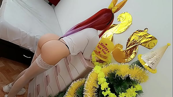 Felice e prospero ANNO NUOVO. La mia CALDA e desiderabile figliastra VERGINE mi ha mostrato il perizoma che indossava durante il brindisi serale e dopo aver visto il suo CULO perfetto e la FIGA rosa bagnata il mio enorme CAZZO BBC ha iniziato a scoparla ancora e ancora fino alla SBORRATA