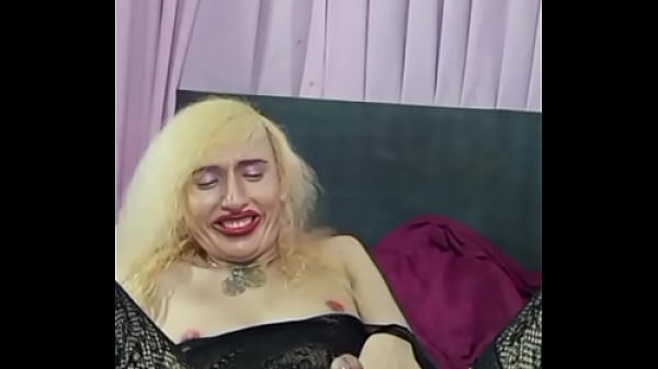 Ich habe einfach nur Spaß auf der Kamera für euch alle, willkommen im Jahr 2025, ich liebe es, das Sperma meiner Liebhaber aus meinem Arschloch zu schlucken. Mein Arschloch ist so sauber. Mein Rektum (KOMMENTIEREN, LIKEN, ABONNIEREN UND MICH ALS FREUND HINZUFÜGEN, FÜR WEITERE PERSONALISIERTE VIDEOS UND TREFFEN IM ECHTEN LEBEN)