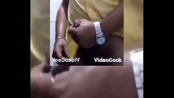 Adoro tocar uma pensando em m&atilde_es