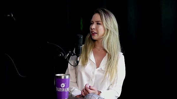 Ela saiu roxa de um vídeo de sadomasoquismo e quase chorou, achou ruim quando perdeu a virgindade, e o fetiche que ela não faria é... - Milena Moreau (SHEER/RED)