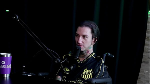 Se pone duro si lo tocan, recibió una oferta para follar con un hombre, se hizo una mamada en el cine y quiere follar con un enano_ - Gabriel de Olhar Sob Rodas (SHEER/RED)